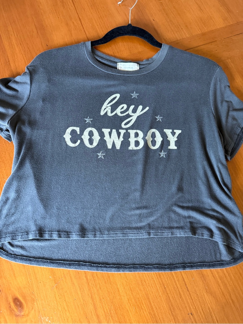 Altar'd State Women’s Gray hey COWBOY' Graphic Cropped tee